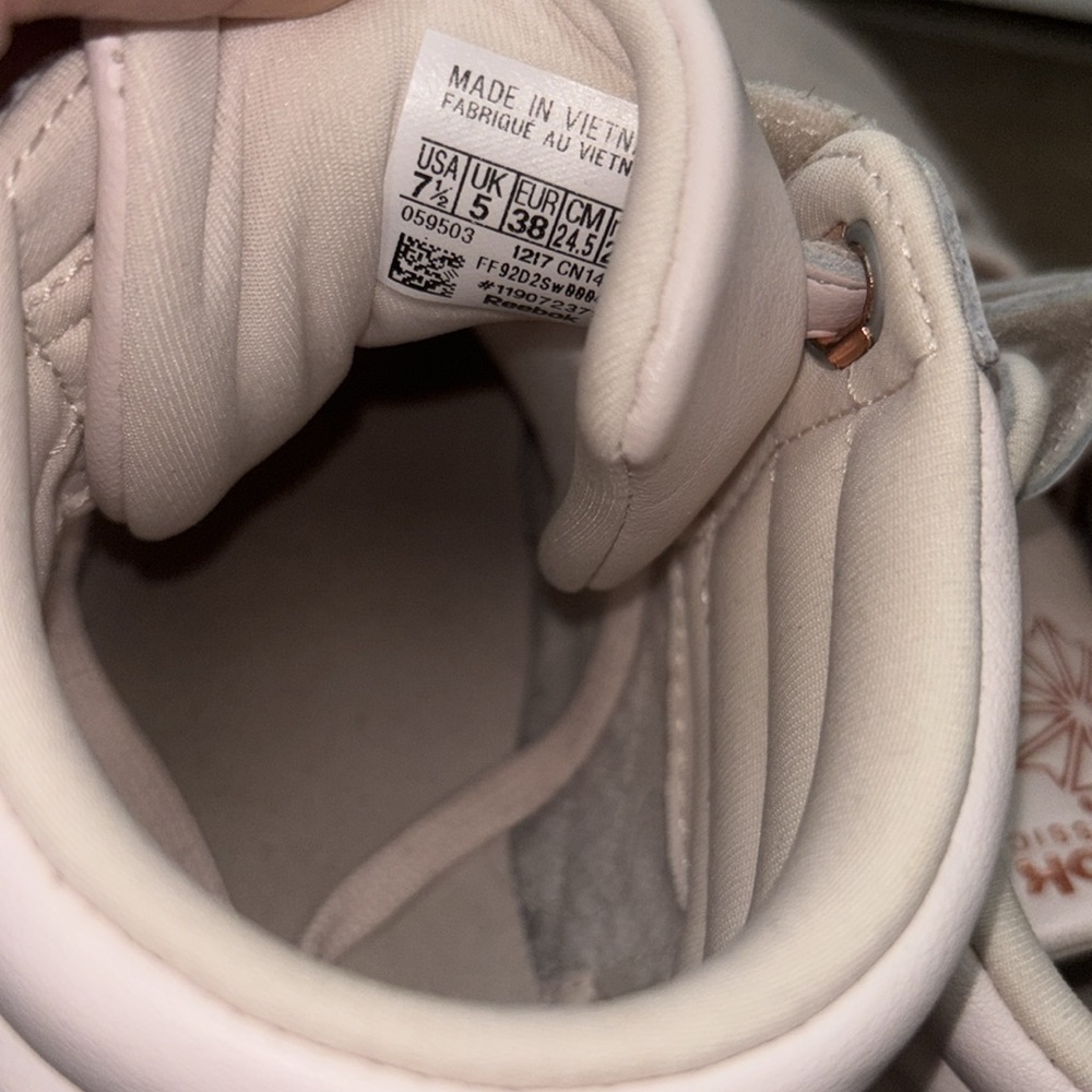 Reebok - Picture 3 of 3